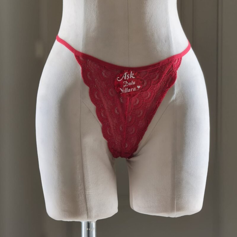 Kırmızı Zincir Detaylı Dantel String Külot