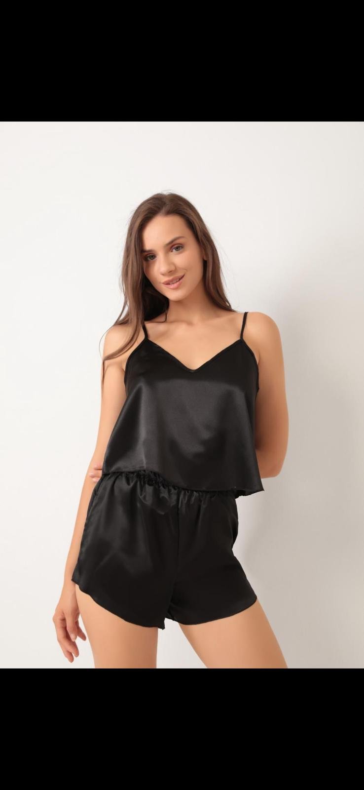 Siyah Saten Askılı Üst Şortlu Pijama Takımı