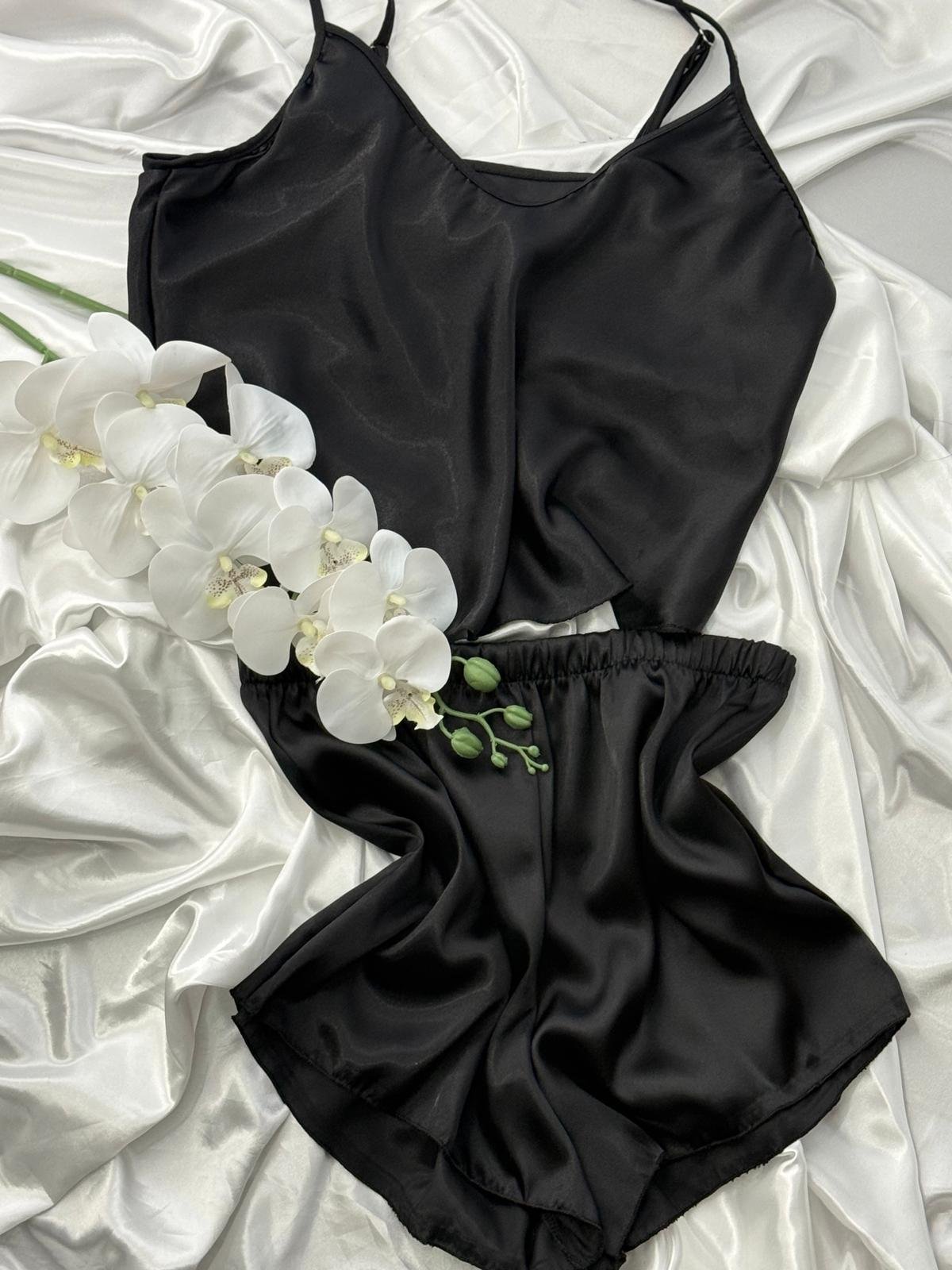 Siyah Saten Askılı Üst Şortlu Pijama Takımı