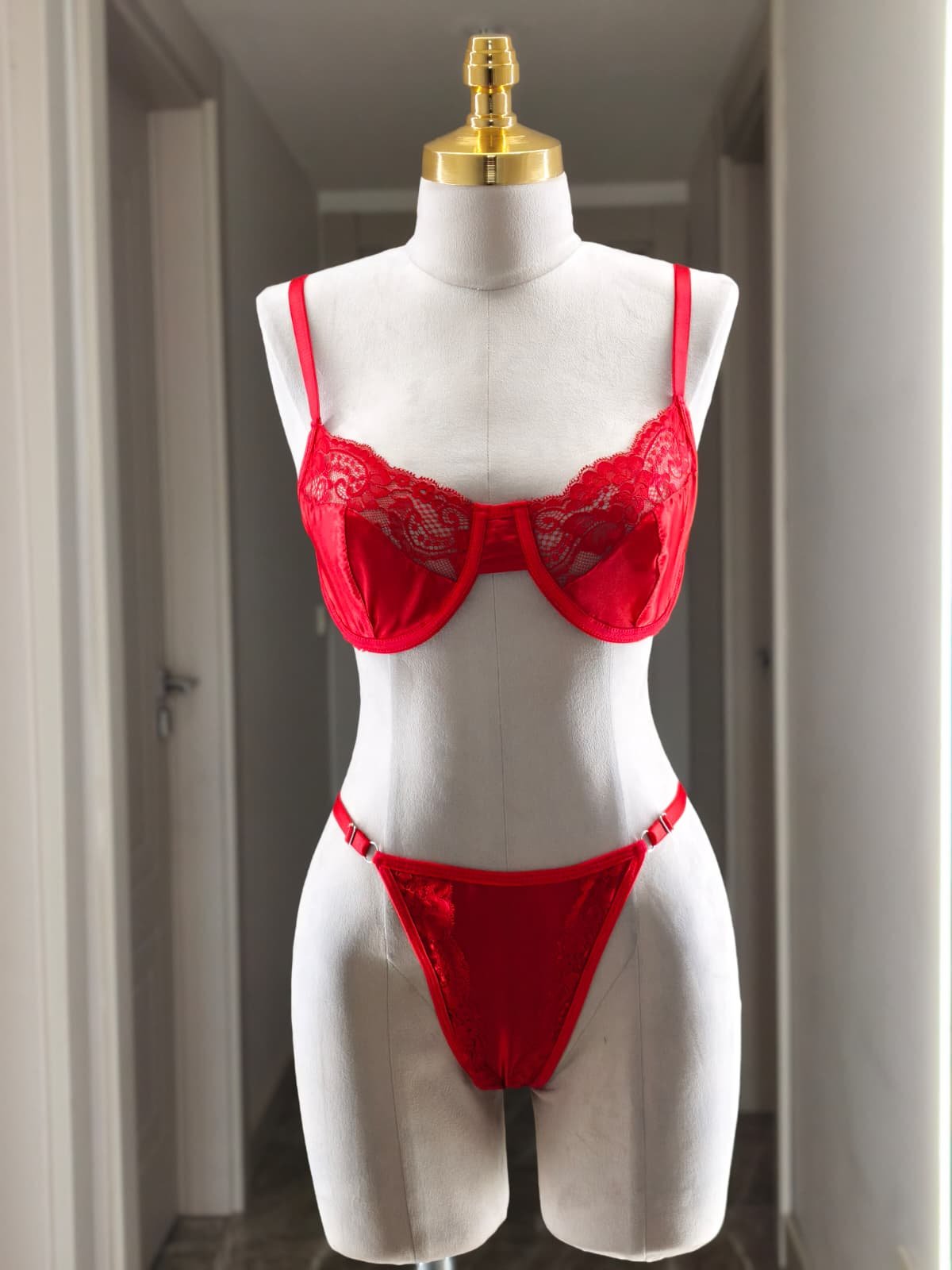 Kırmızı Saten Dantel Detaylı Sütyen String Takım