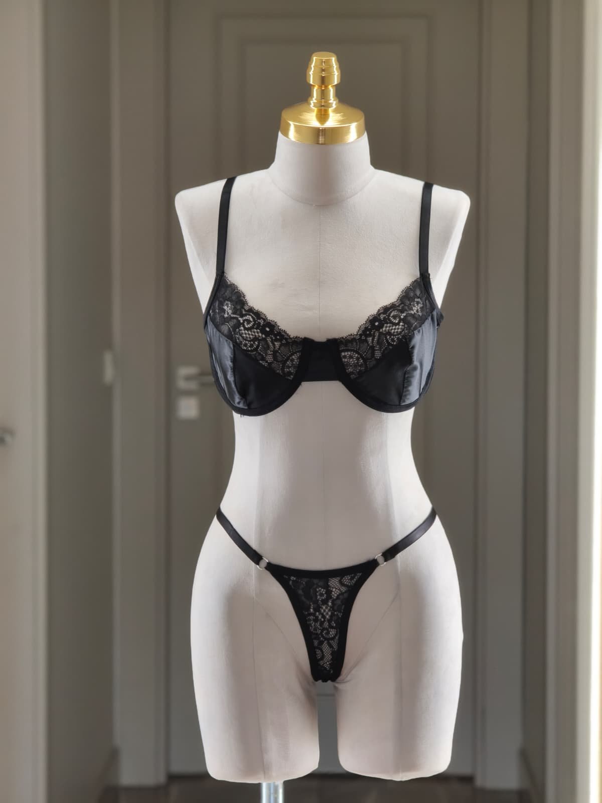 Kırmızı Saten Dantel Detaylı Sütyen String Takım