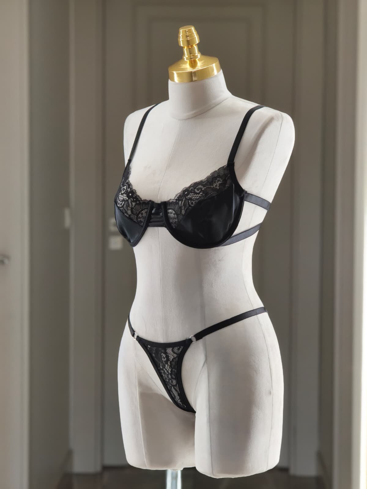 Kırmızı Saten Dantel Detaylı Sütyen String Takım