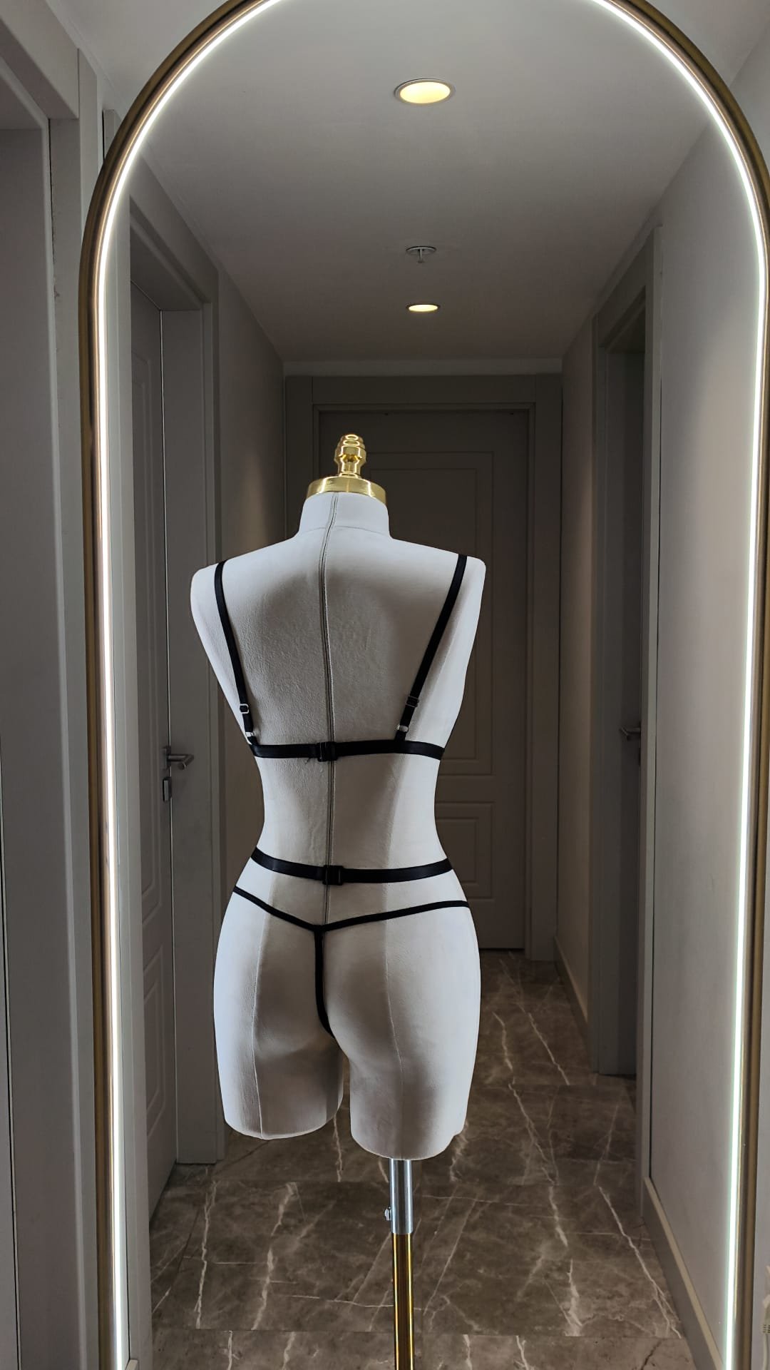 Minimal Dantel Detaylı Transparan Fantazi Body
