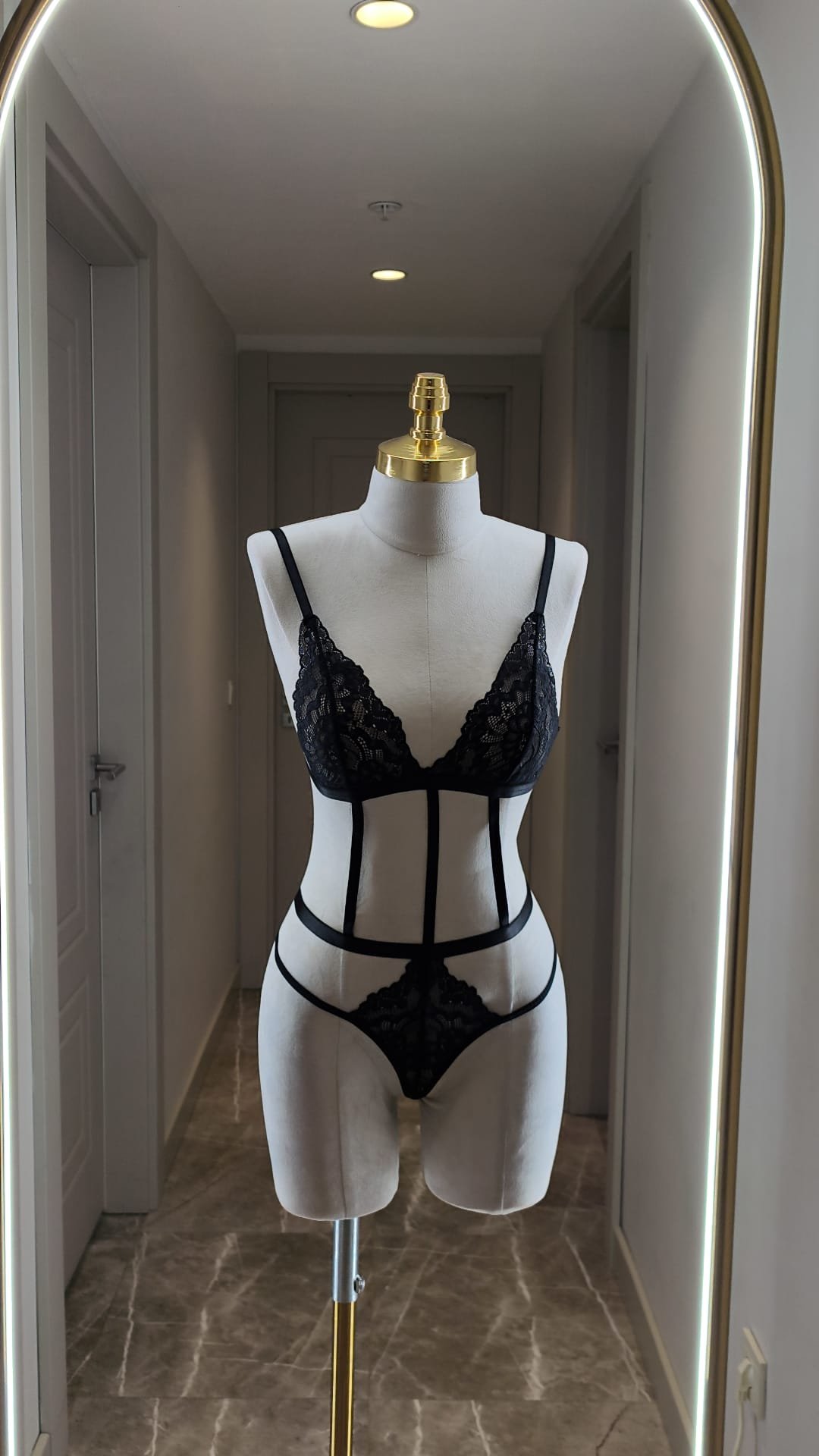 Minimal Dantel Detaylı Transparan Fantazi Body