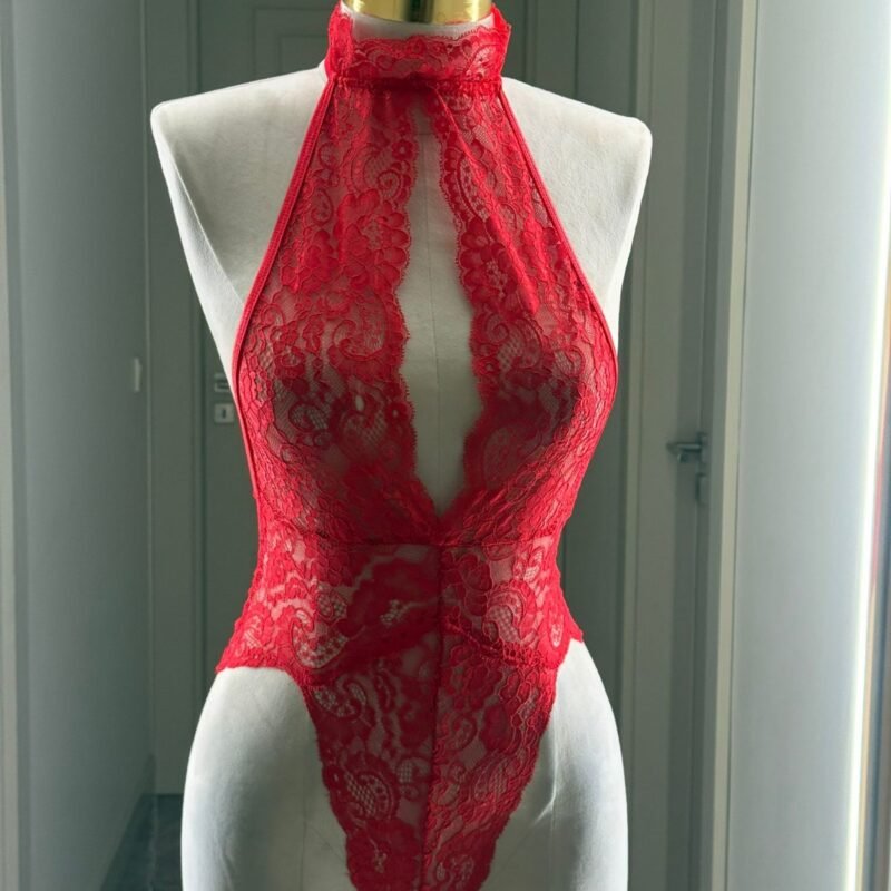 Kırmızı Dantel Halter Yaka Derin Dekolteli Fantezi Body